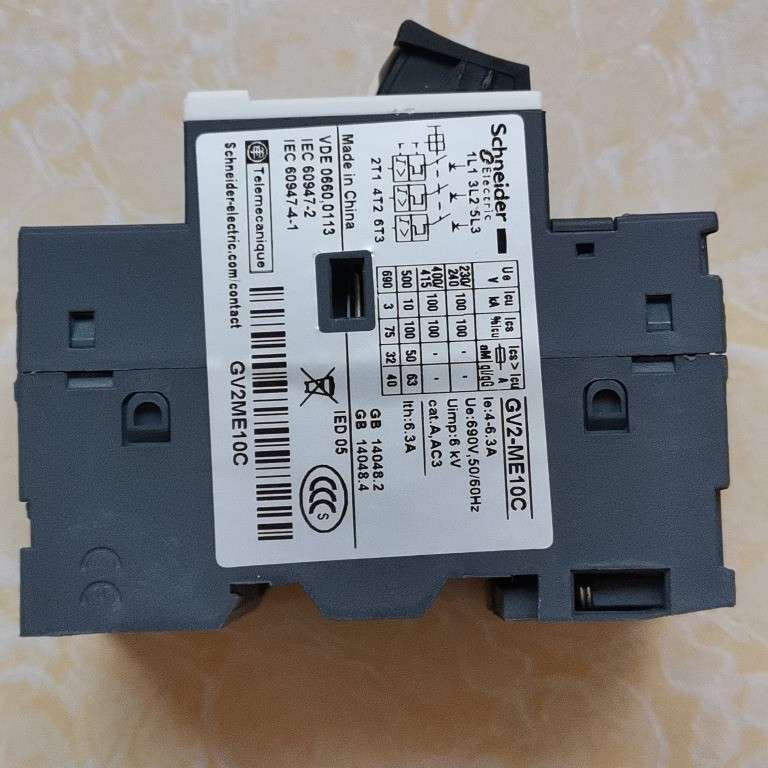 现货供应全新热卖电机保护断路器GV2-ME02C