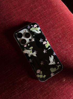 叶菽原创定制《荷鹤》新中式国风国画小众高级感IMD亮面适用苹果17/14/15/16promax秋冬iPhone贝母黑色手机壳