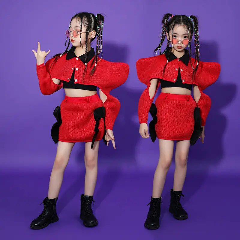 女童模特走秀潮服红色创意时尚