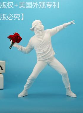 琢之华班克西扔花男孩摆件创意轻奢客厅艺术人物雕塑家居装饰品