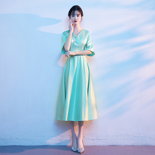 速发大合唱演出服女成人V领晚礼服学生主持人诗朗诵独唱指挥比赛