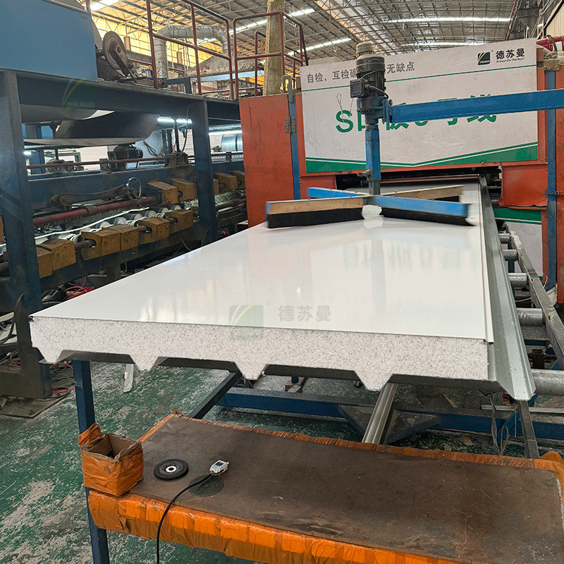 金属泡沫瓦彩夹芯板防火岩棉夹芯瓦隔热保温聚氨酯泡沫屋面钢