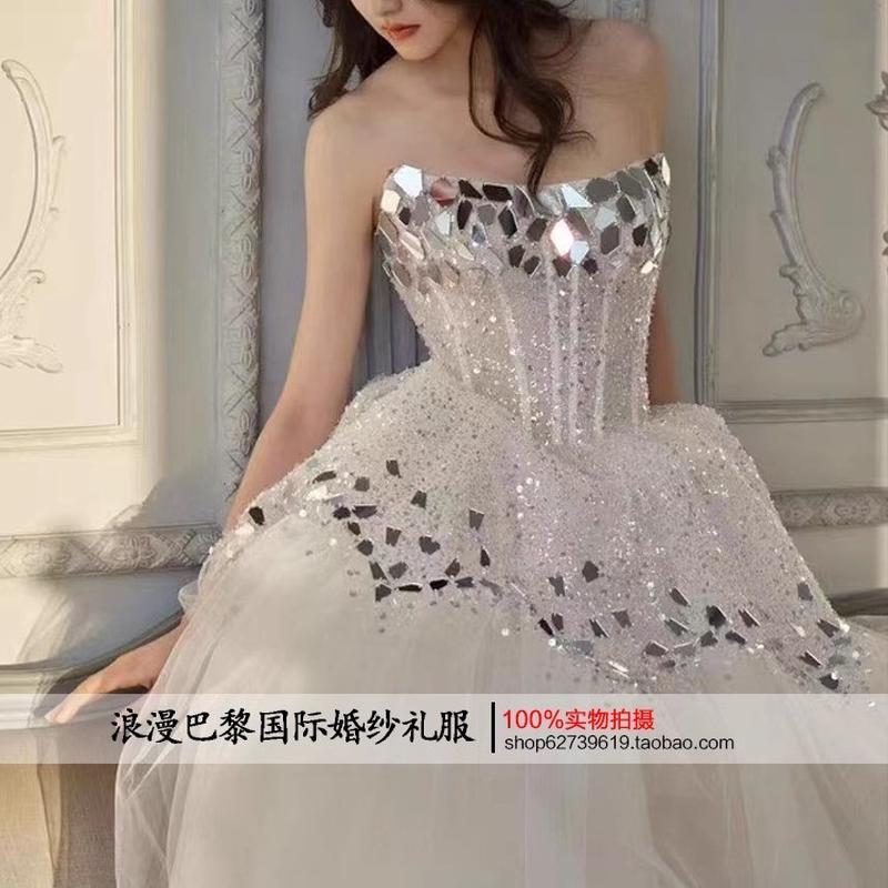 新品白色抹胸重工婚纱礼服超仙成人礼蓬蓬纱在逃公主酒店室内新娘