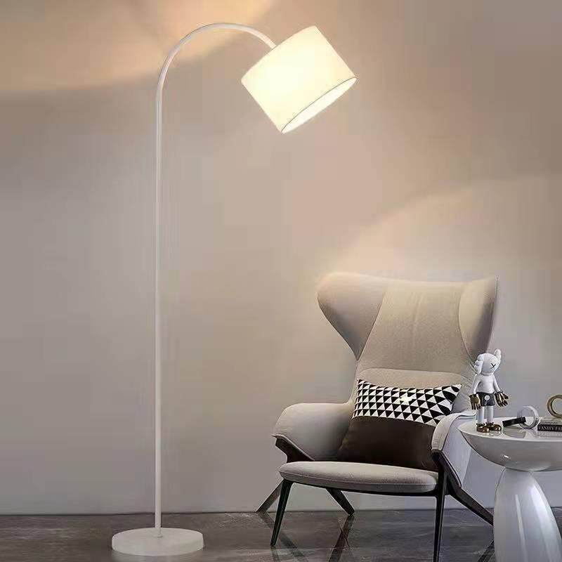北欧ins落地灯声控沙发卧室书房护眼立式黑白调光氛围落地led台灯
