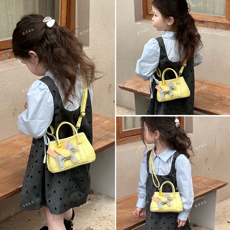 儿童包包2025新款洋气女童斜挎包夏天可爱小女孩公主外出游手拎包