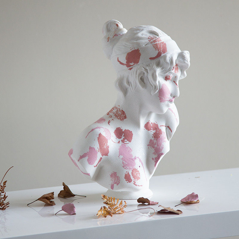 留连秋叶吻艺术粉色少女雕像高级感小众软装饰品雕塑人像人物摆件,家居饰品,装饰摆件,淘宝优惠券,粉丝福利购,淘宝优惠卷