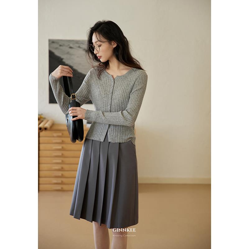 Ginnkee法式上衣灰色美丽诺羊毛V领针织开衫长袖薄短女秋打底内搭