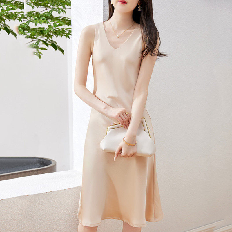 新品缎面中长背心吊带女士装夏季2025新款西装西服内搭v领上衣连
