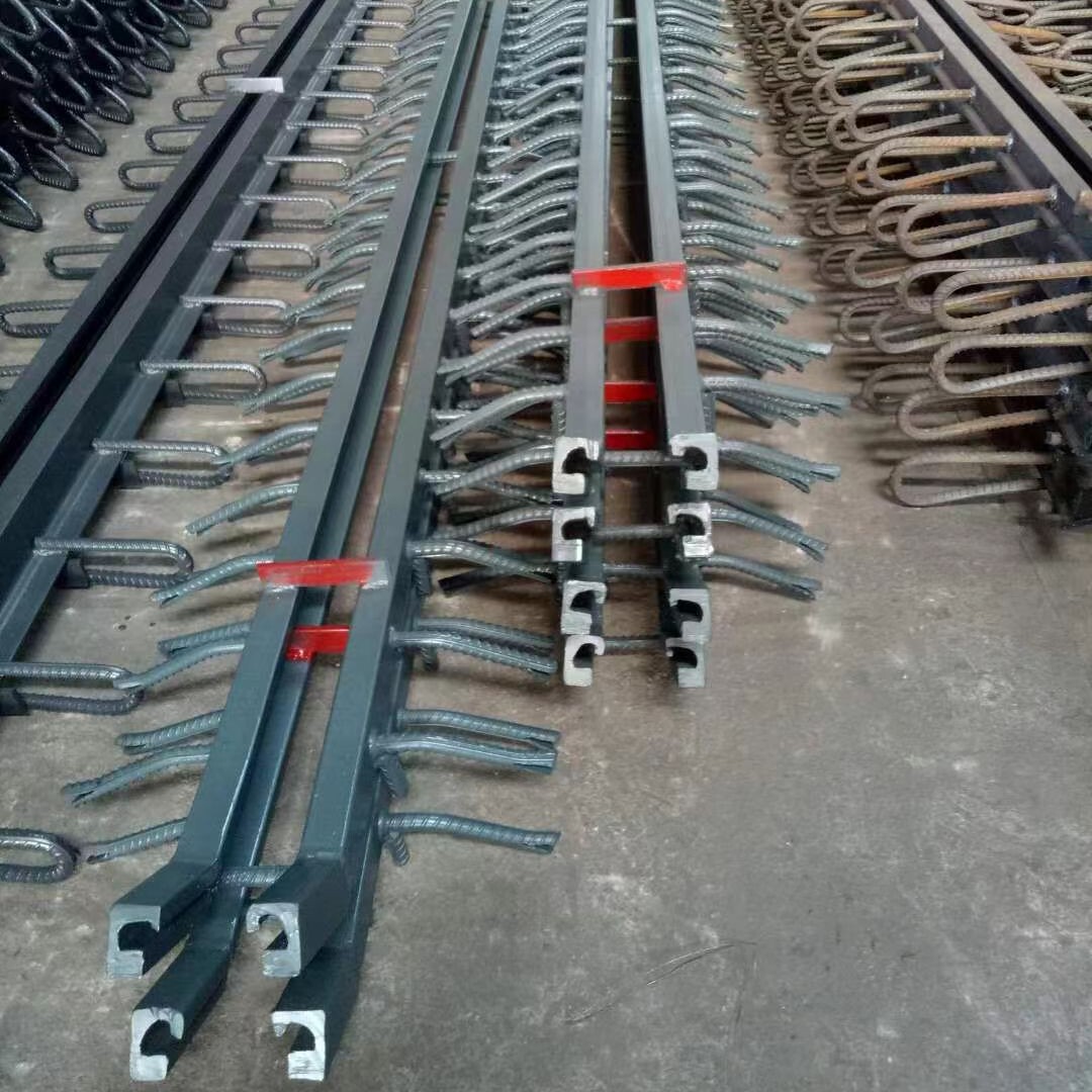 人形道公路桥梁伸缩缝厂家批发多规格毛伸缩缝缝桥梁异型缝型钢勒