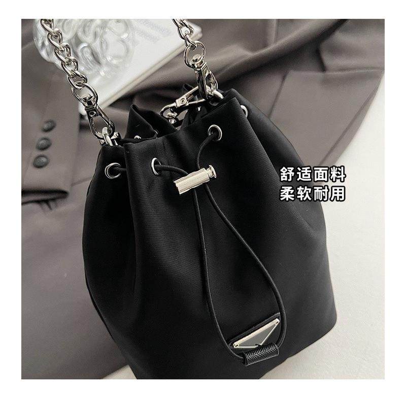 新款三角标尼龙包迷你小众水桶包双链条抽绳单肩斜挎手提包轻便,箱包皮具/热销女包/男包,水桶包,淘宝优惠券,粉丝福利购,淘宝优惠卷