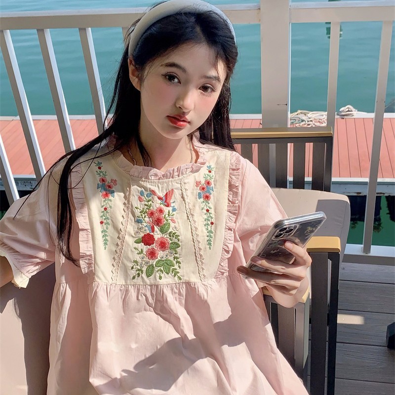 大码女装胖mm韩系甜美减龄刺绣撞色木耳边短袖衬衫女夏季宽松上衣