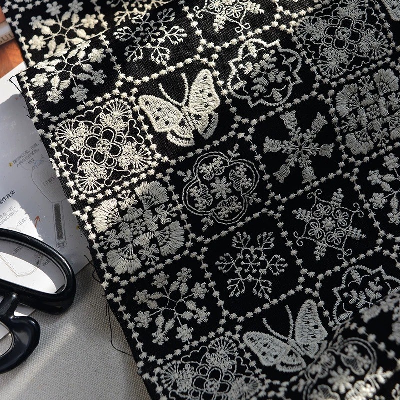 绣花新款棉麻刺绣九宫格桌布日系茶几抱枕套黑色面料现货供应