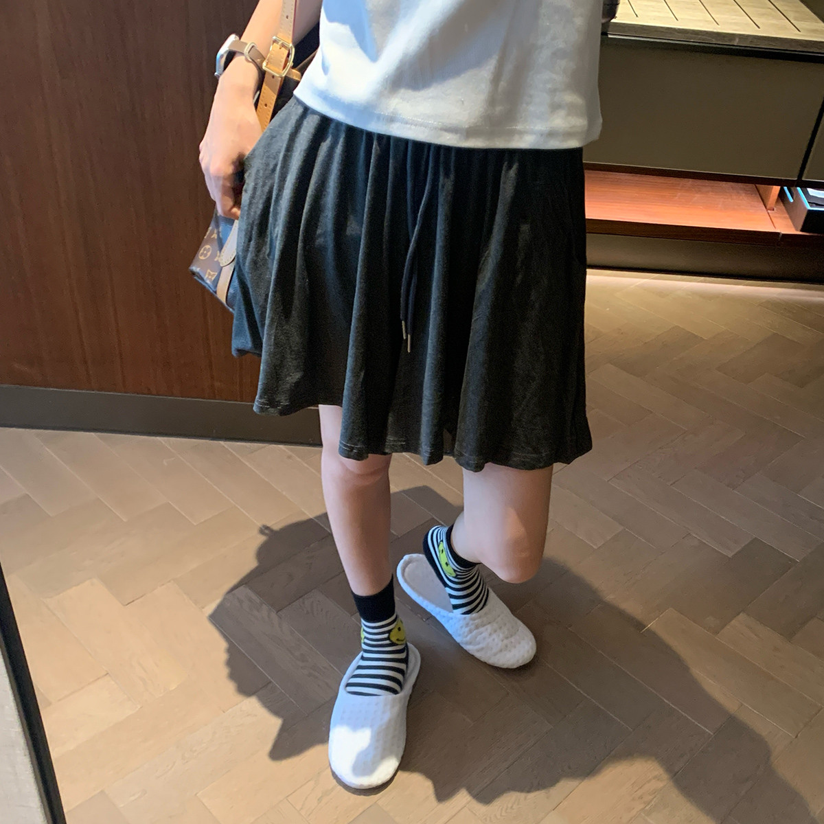 新品小个子运动休闲短裤子女夏季2024新款芭蕾风灰色高腰垂感阔腿