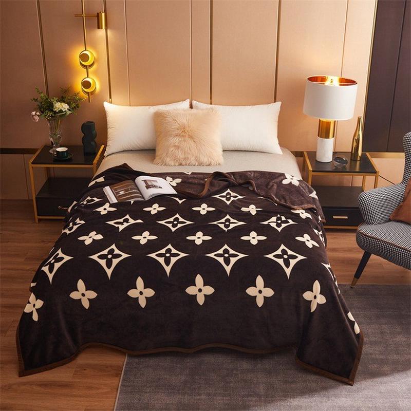 新款轻奢风法兰绒毛毯加厚毛毯300克双面床单午休毯批发
