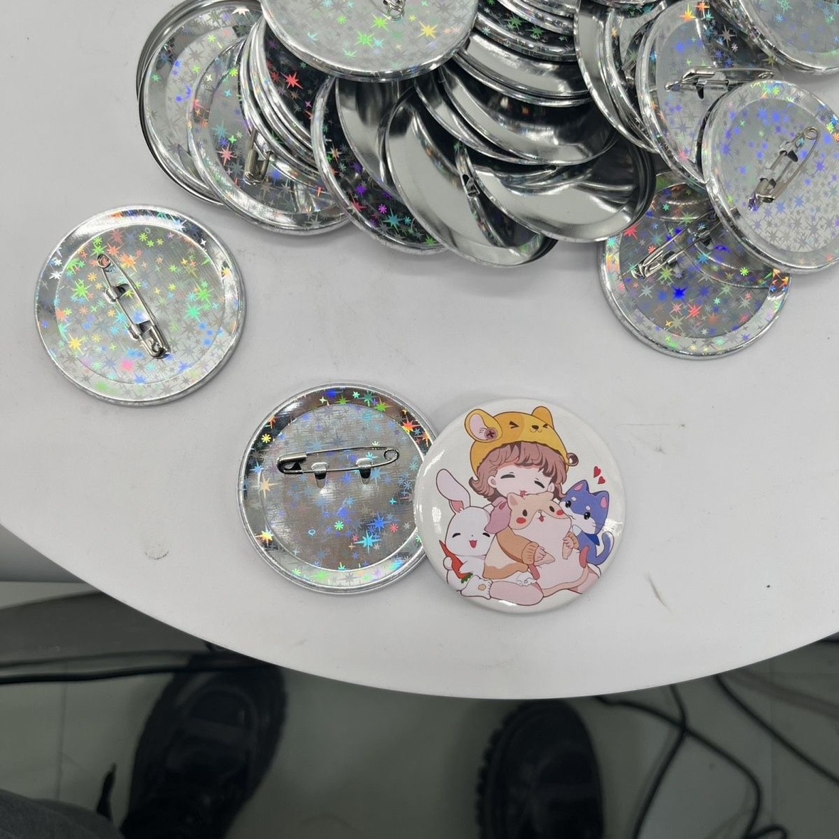 58MM镭射炫彩星星日谷底徽章耗材DIY吧唧胸章空白回形针襟章材料