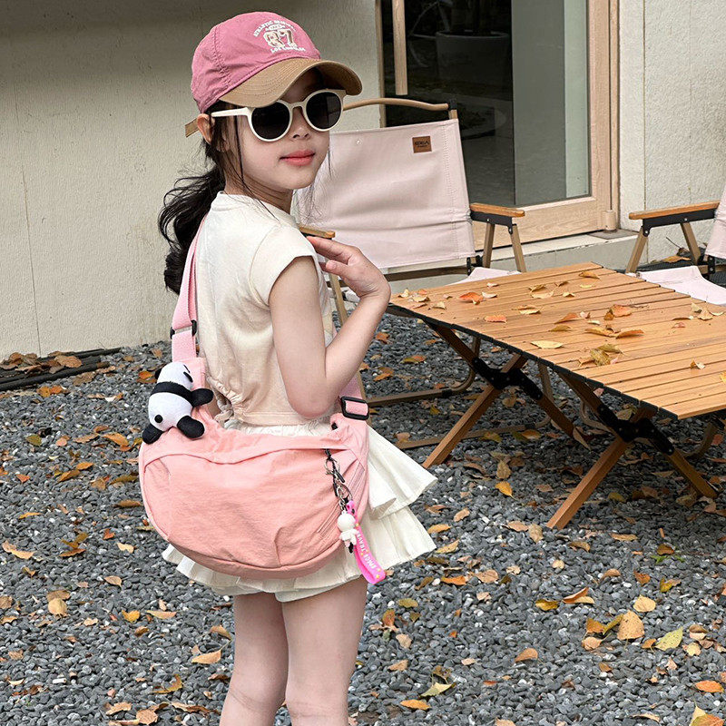 大容量饺子包包2025新款女童轻便潮酷斜挎包男孩运动休闲春游背包