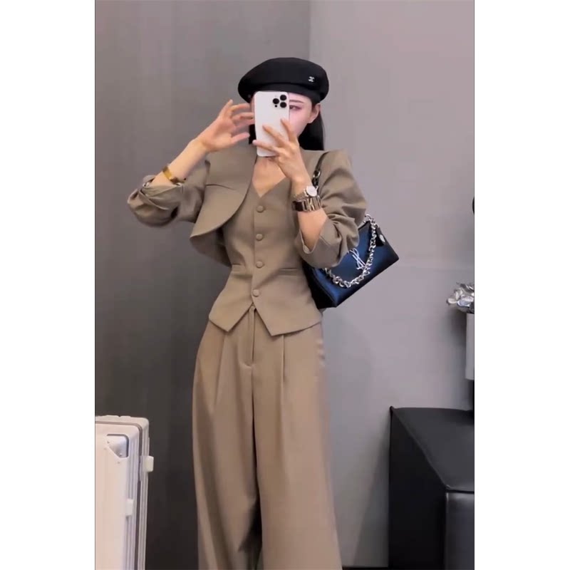 高级感法式三件套女2023年秋季新款短款+马甲衬衫+直筒裤