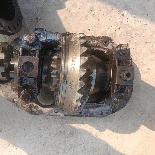 徐工吊车25K5-1大江桥中桥主减总成17:29中联三一柳工吊车配件