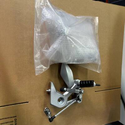 墨西哥美客多：左脚踏总成ITALIKA250Z250SZF11010425银色