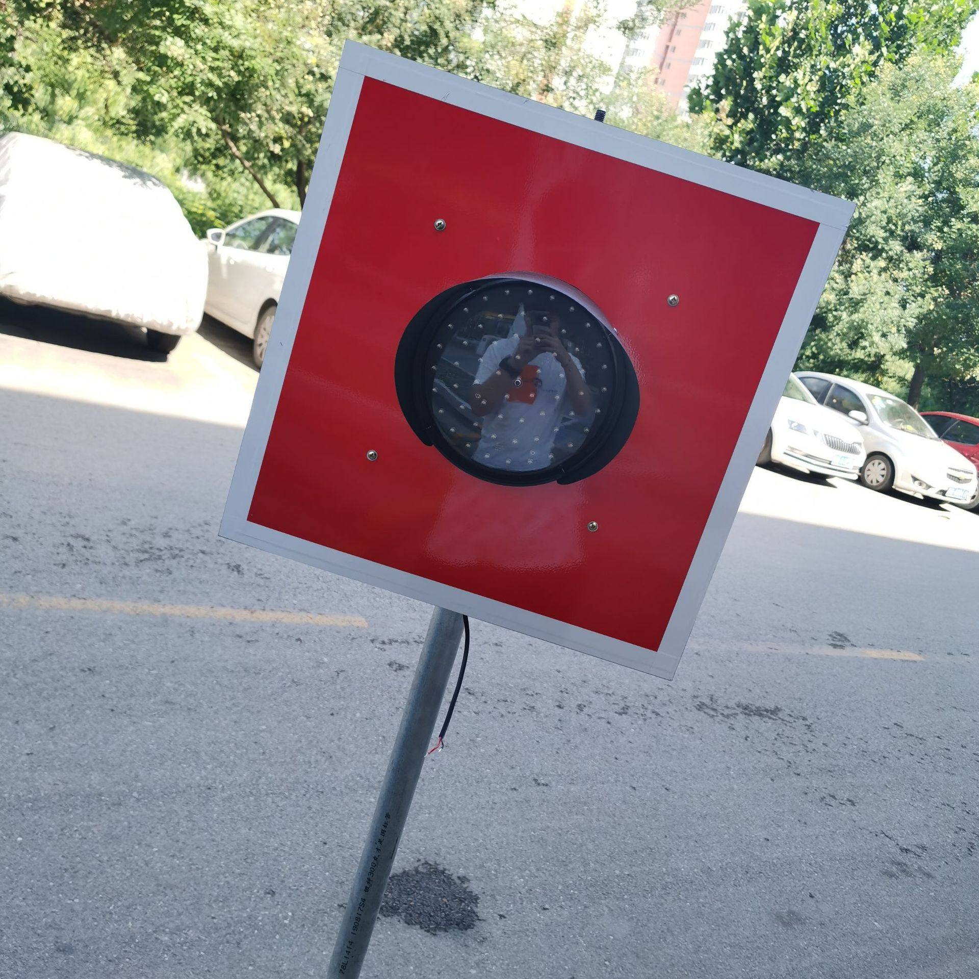 山东纽威达太阳能车档警示器 铁道用警示灯 土挡灯厂家包邮