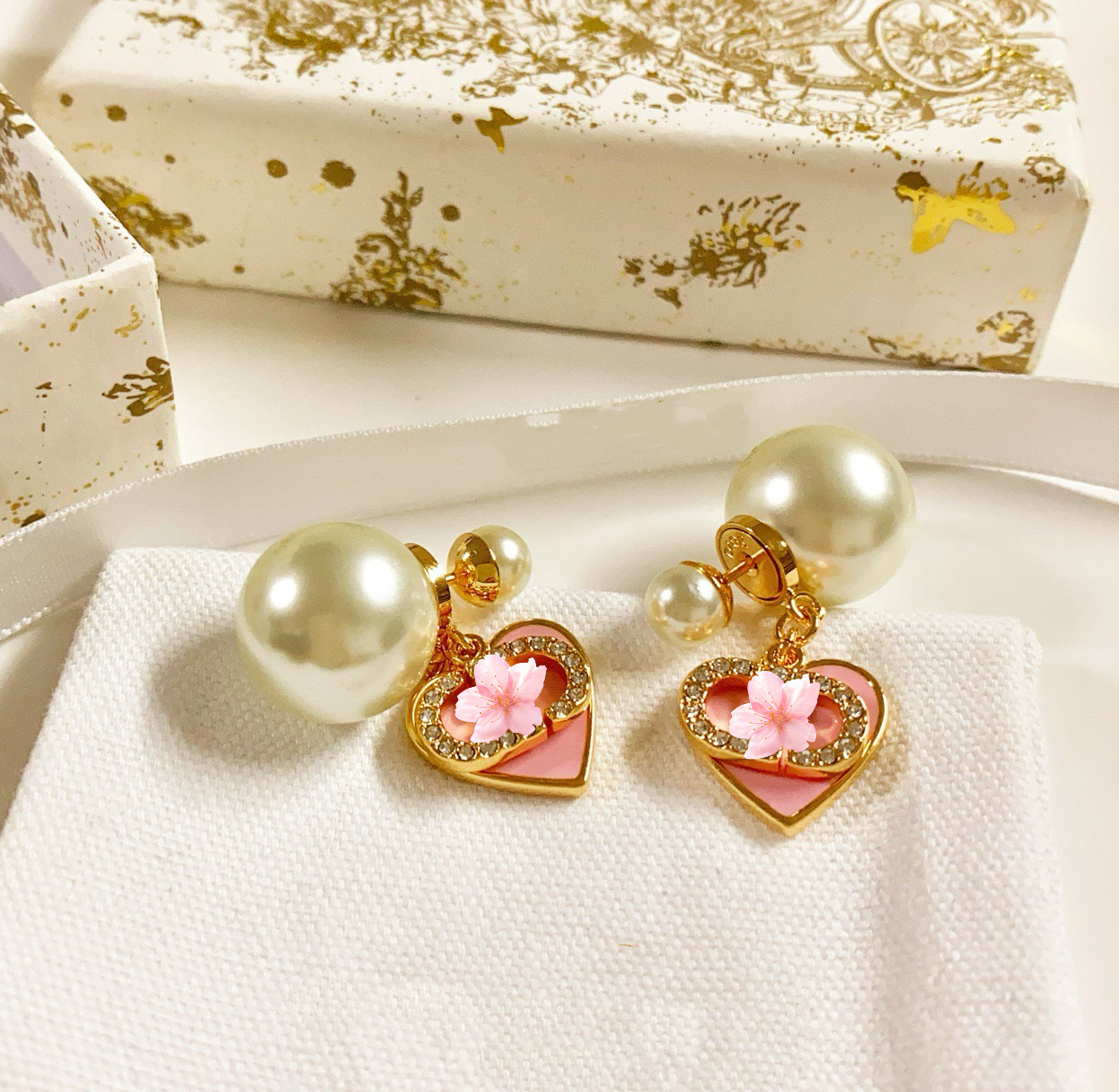 2026早春新款D粉色爱心珍珠耳环女轻奢高级感百搭镶钻耳钉耳饰
