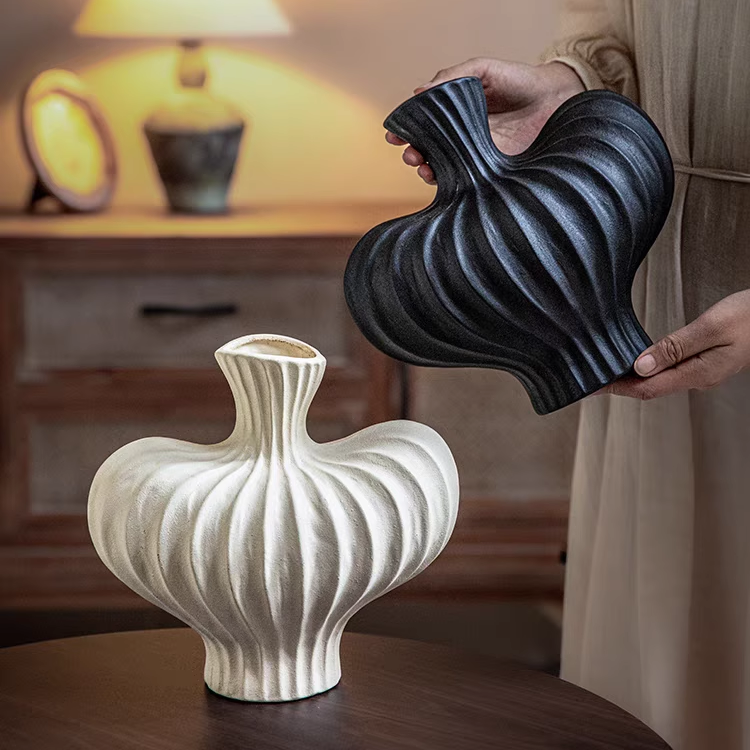 美人肩花瓶轻奢设计感法式异形陶瓷花瓶样板间玄关摆件水培插花大