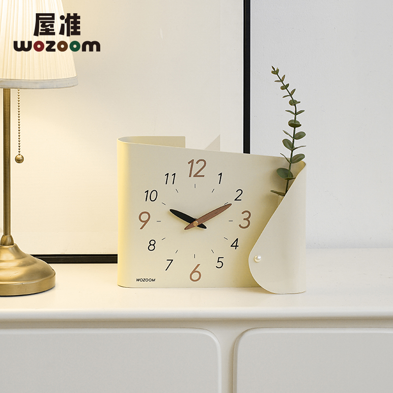 屋准入户玄关奶油风时钟摆件