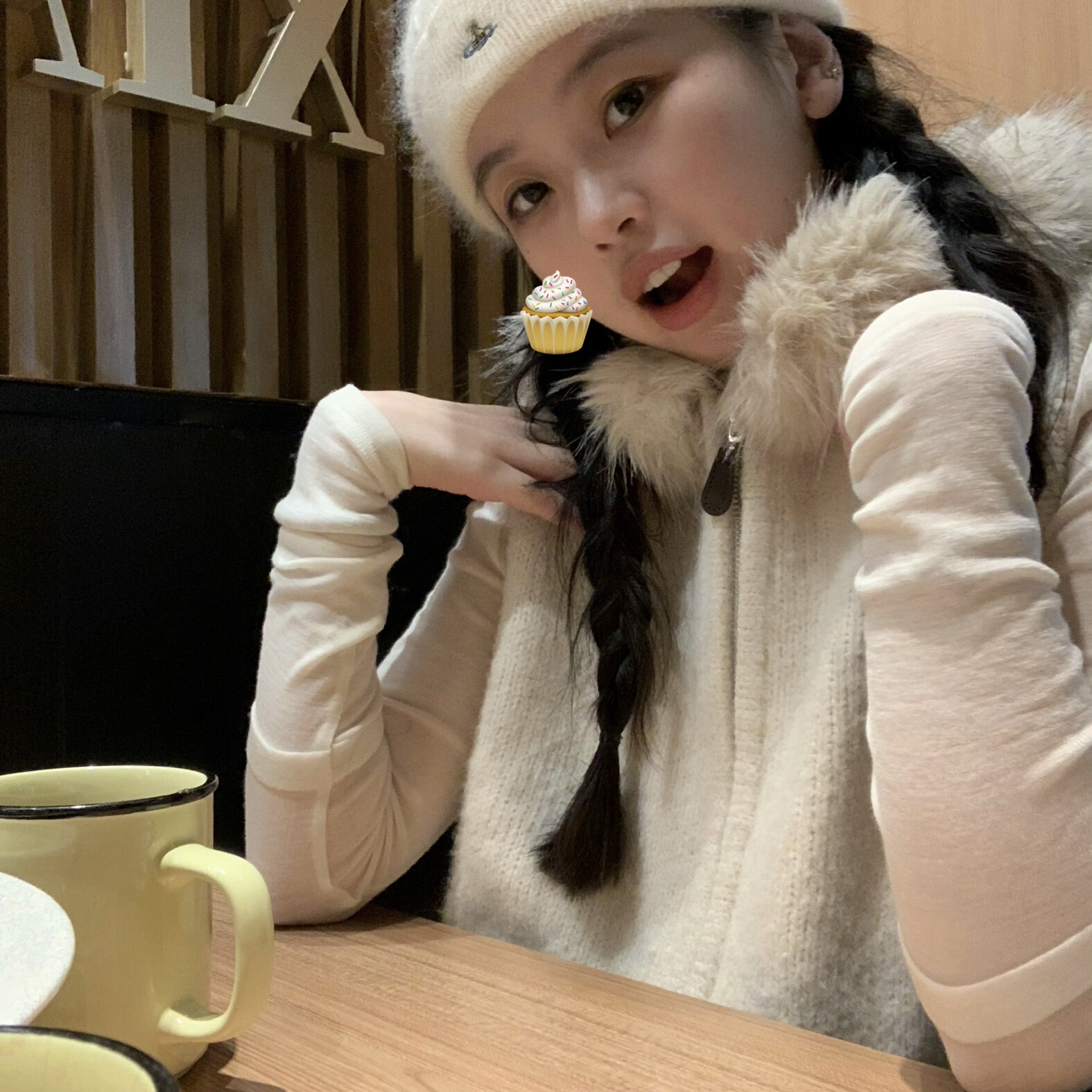 uungchuuu 25FW 可拆卸毛领 万能叠穿拉链针织毛衣马甲