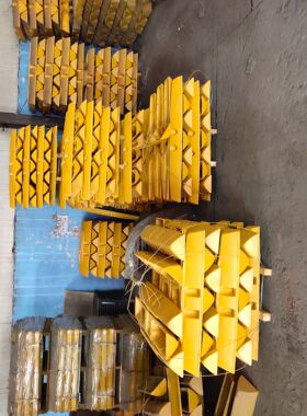 厂家直供应推SD13 160 220推土机甘地湿地履带板 刀角 刀板 链条