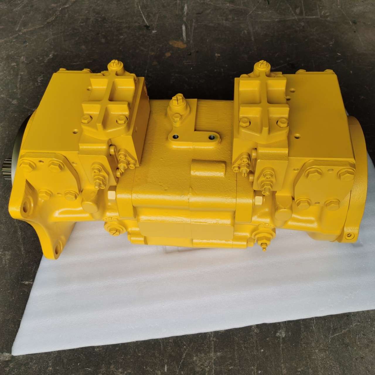 PC1250-7主泵708-2L-00524