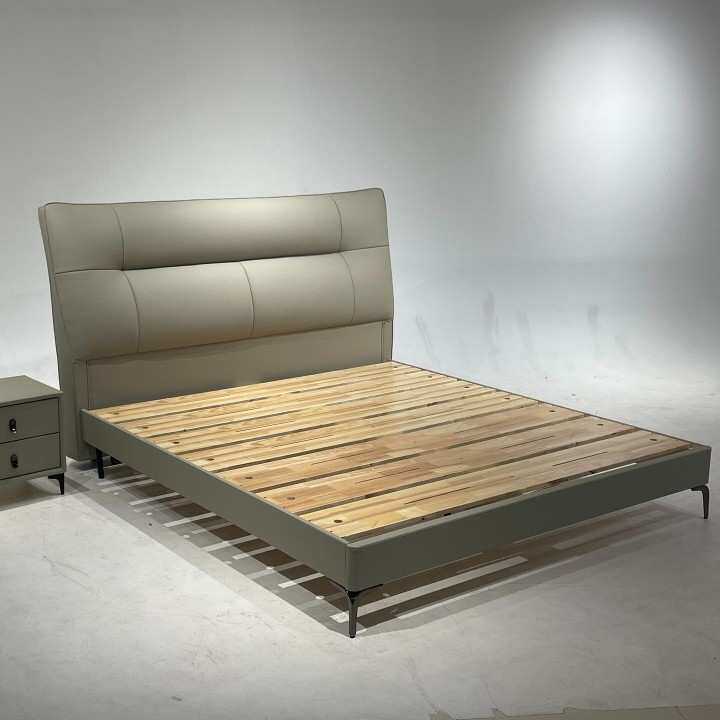 现代轻奢设计师皮艺床碳素钢实木框架双人床酒店居家极简真皮床