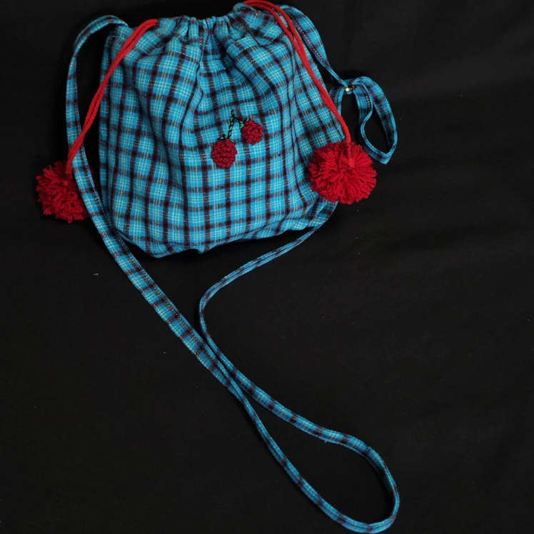 抒思蓉樱桃刺绣格纹束口袋抽绳便携旅行收纳袋帆布包女