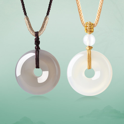 周大生天然玉髓平安扣吊坠女款