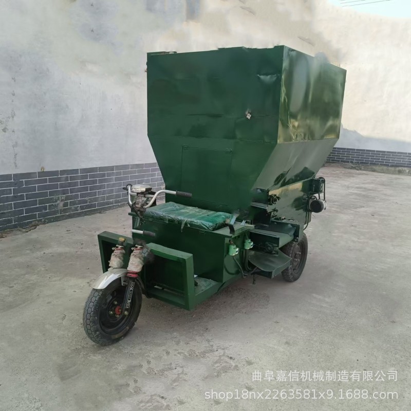 牛羊电动撒料车干湿两用养驴厂撒料车 粉碎搅拌撒料机