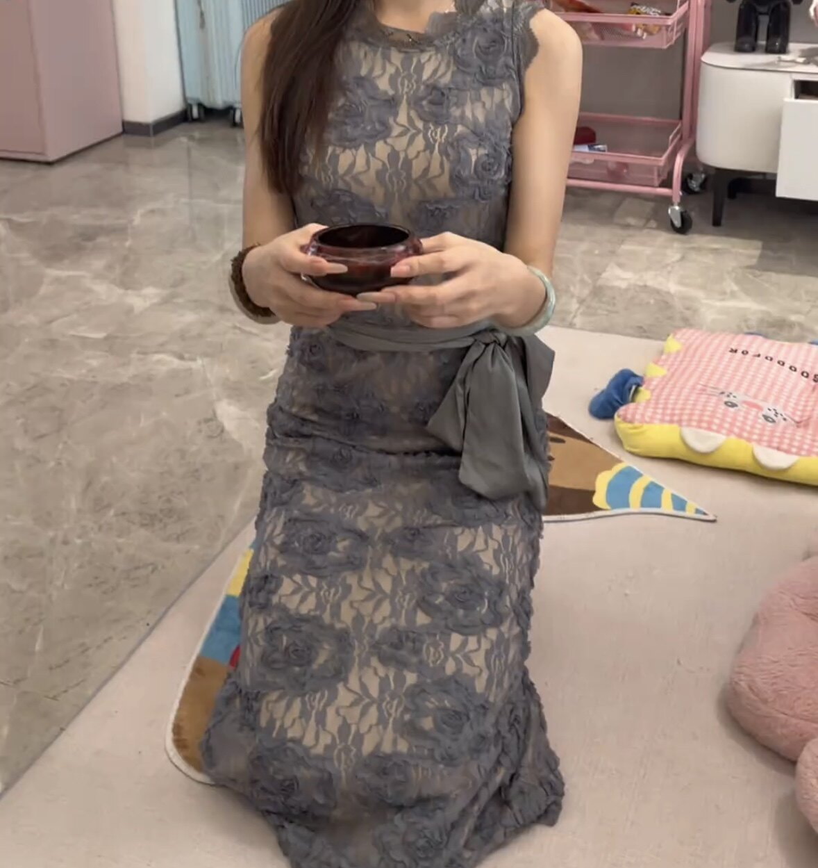 秋季新款法式气质蕾丝盘花微透无袖连衣裙女收腰显瘦包臀裙长裙子
