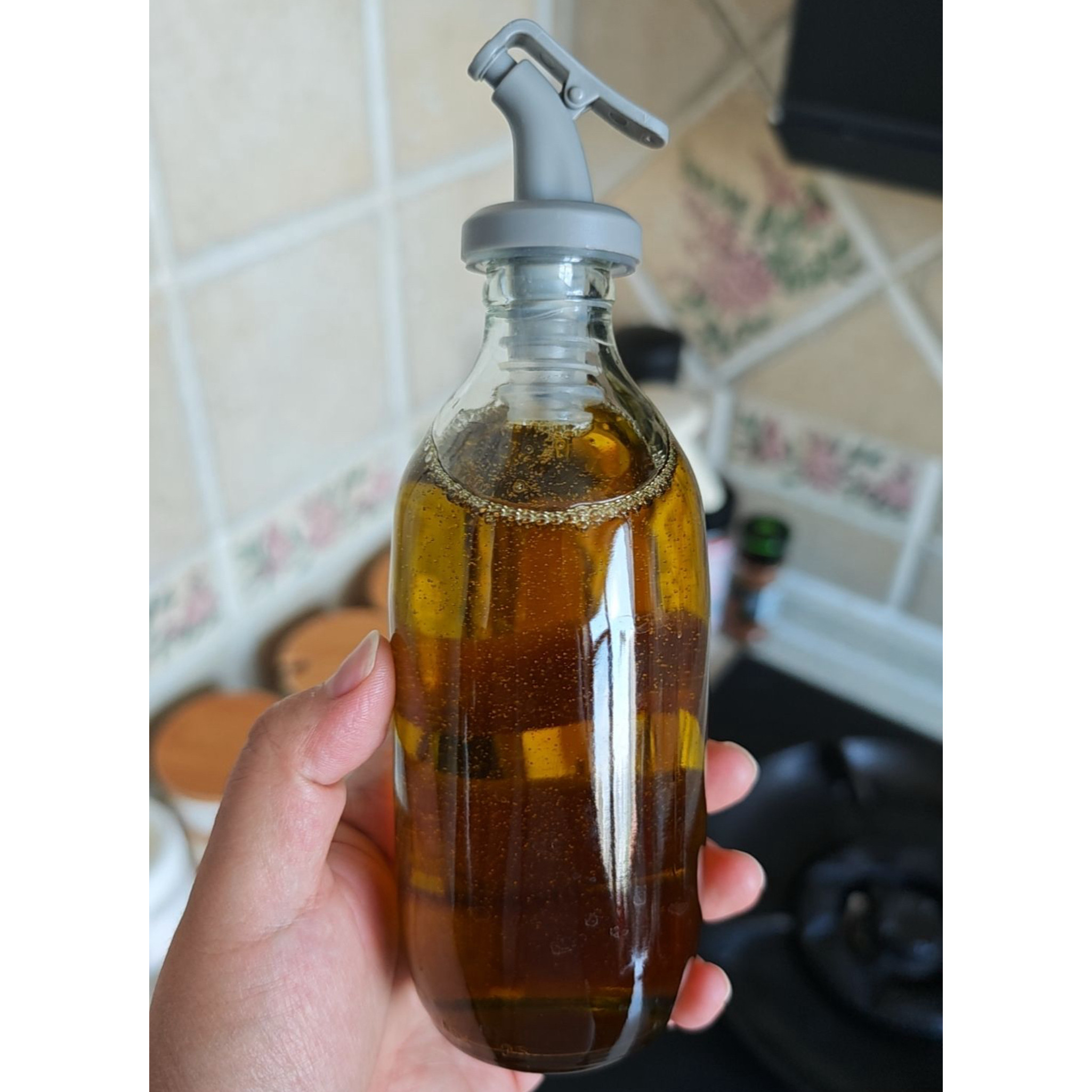 倒油倒酒器玻璃调料瓶新款便携按压嘴瓶塞红酒苏打水多功能瓶盖