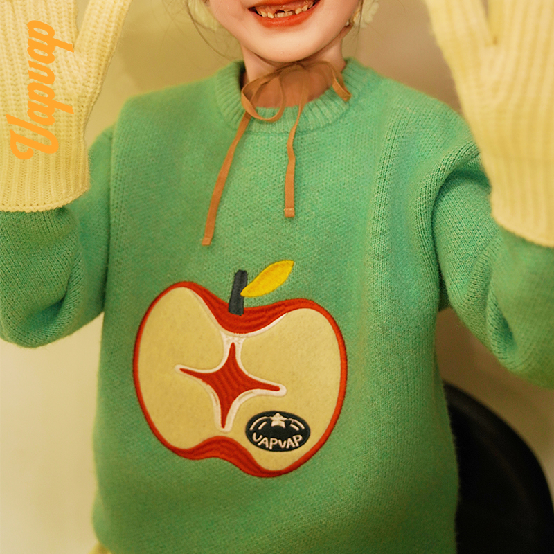 歪普歪普2024秋冬新款亲子中大男女儿童苹果刺绣外穿毛衣打底衫