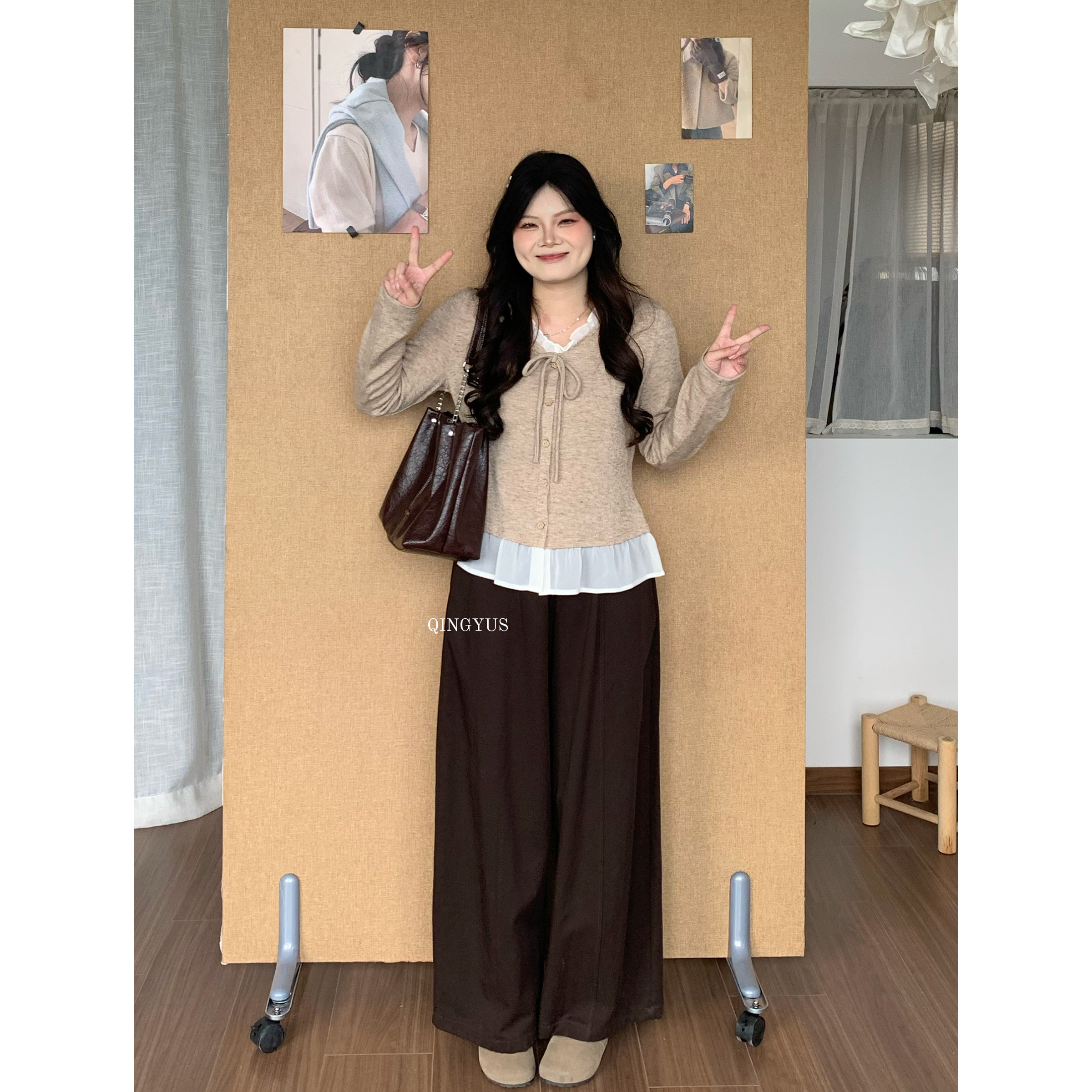青屿衫-微胖大码秋季韩系温柔风小众设计感木耳边V领撞色长袖T恤