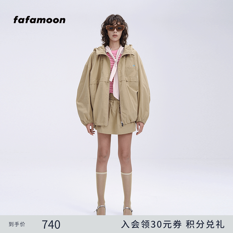 弧形量感机能连帽风衣外套