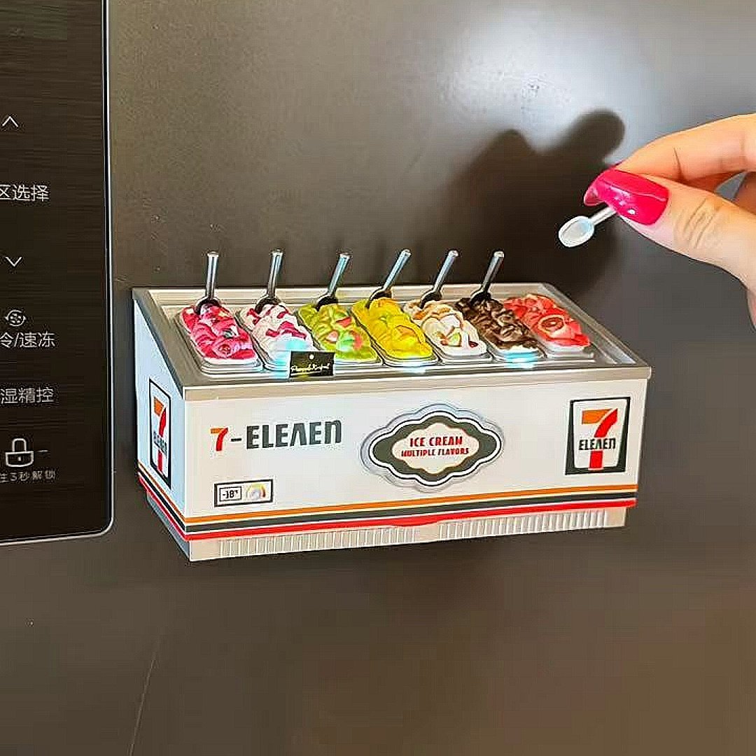 仿真711雪糕冰柜冰箱贴可发光带音乐迷你超市小冰箱模型微缩食玩