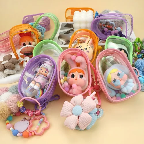 泡泡玛特CRYBABY痛包飞天小女警收纳包PVC防尘透明哭娃盲盒收纳包