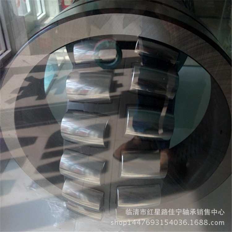 现货销售瓦房店 库存积压 调心滚子轴承  23240CC/C3W33