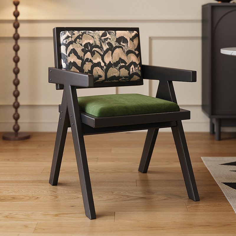 餐椅家用实木椅子法式复古软包扶手靠背椅阳台茶椅中古昌迪加尔椅