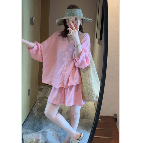 高级感粉色法式度假套装女夏季宽松V领防晒衬衫阔腿裤显白两件套