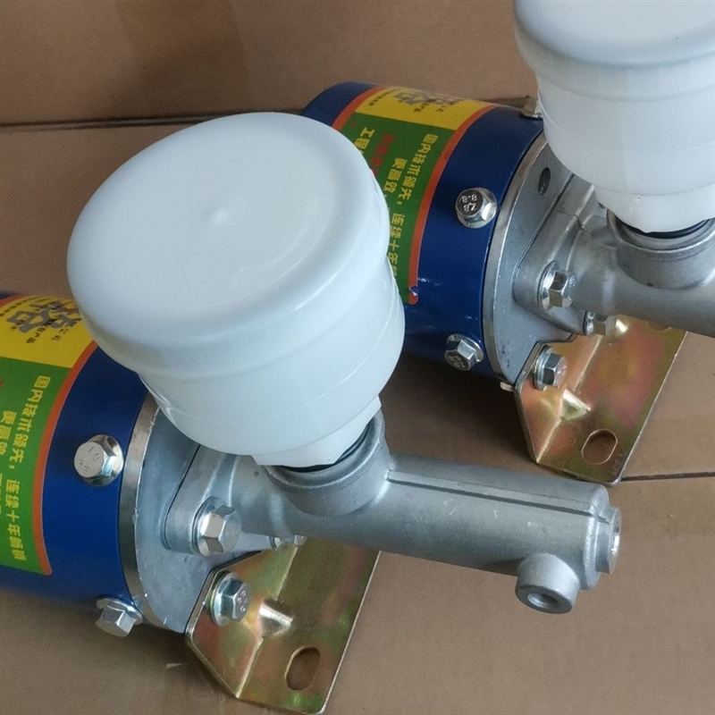 装载机堆高机空气加力泵 气刹助力泵 气顶油加力泵 煞车总泵 加力