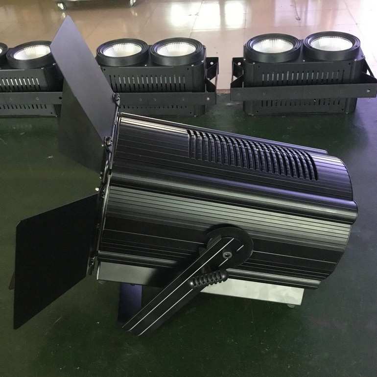 LED200W影视聚光灯舞台灯微电影演播室补灯光T台直播面光灯柔光灯