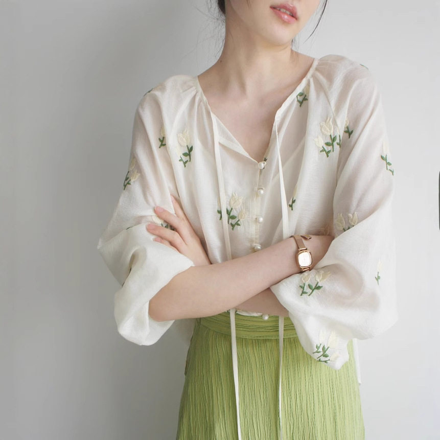 JOJOZ 杏色小花绿叶刺绣系带灯笼袖复古天丝款式衬衫25年春夏上衣