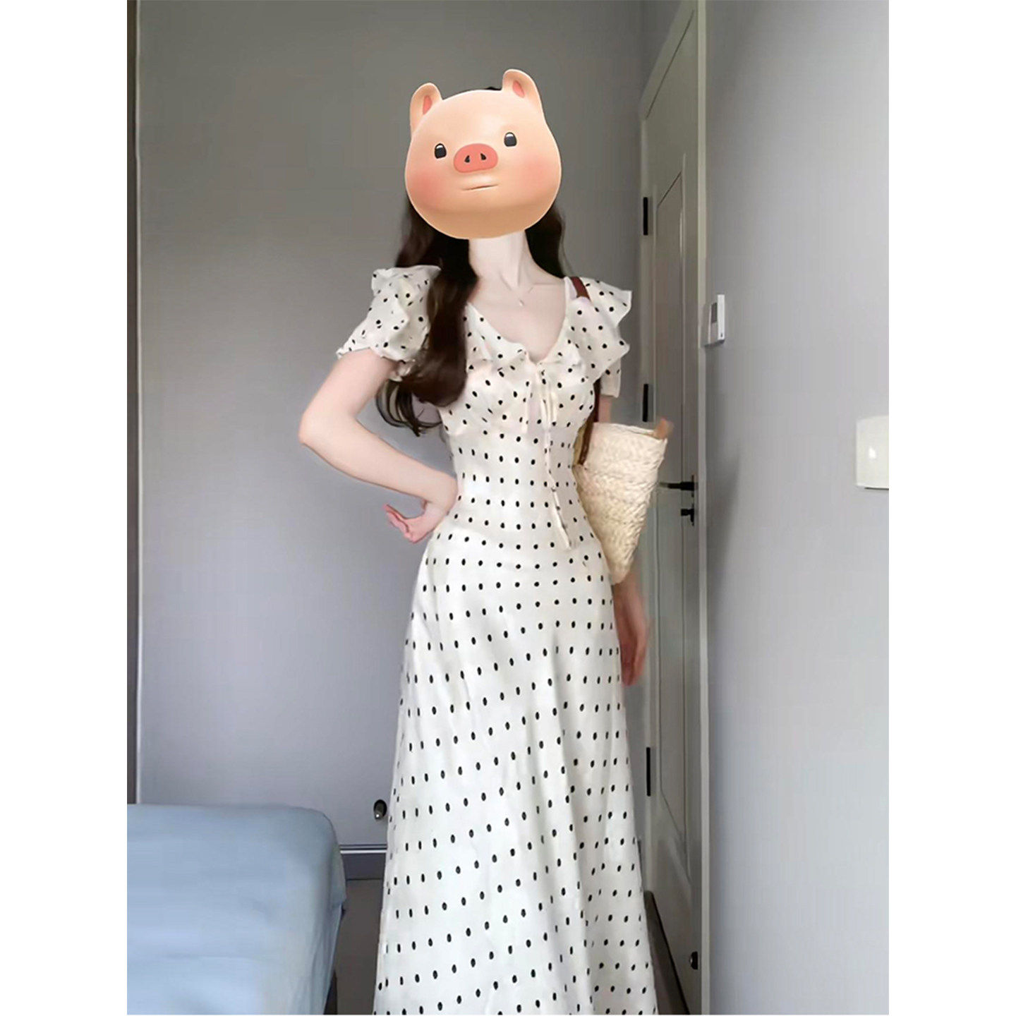 法式温柔白色波点连衣裙女夏季新款系带收腰显瘦气质海边度假长裙