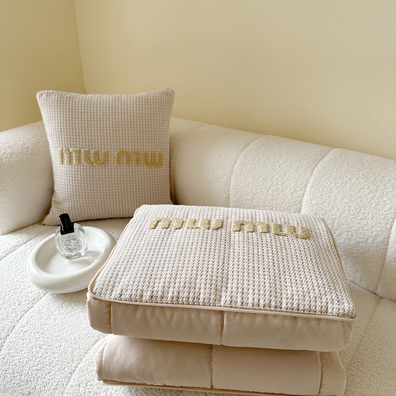 折叠抱枕被子两用汽车沙发靠垫枕头二合一办公室午T睡in风车载上