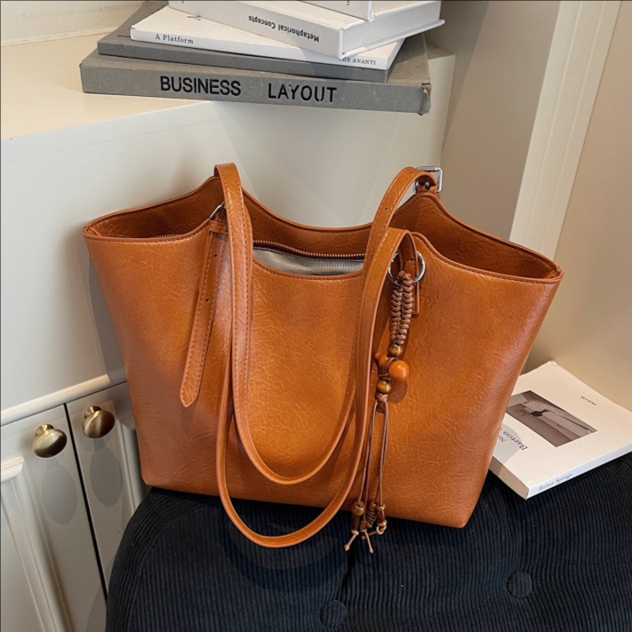 秋冬季新款油蜡皮大容量托特包女韩版高级感单肩包通勤腋下包